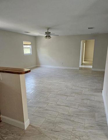 2013 SE Dock Street, West Palm Beach, FL 33401