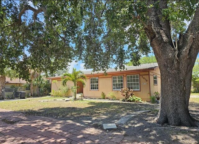 2013 SE Dock Street, West Palm Beach, FL 33401