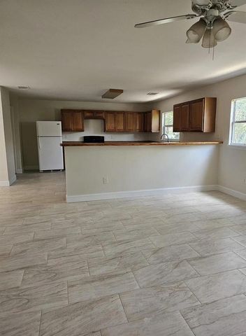2013 SE Dock Street, West Palm Beach, FL 33401