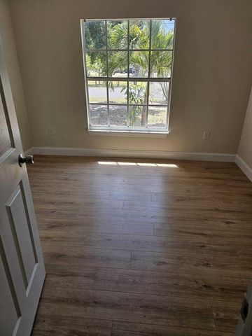 2013 SE Dock Street, West Palm Beach, FL 33401