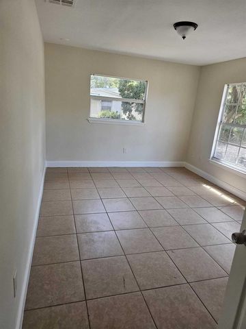 2013 SE Dock Street, West Palm Beach, FL 33401