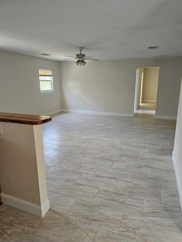 2013 SE Dock Street, West Palm Beach, FL 33401