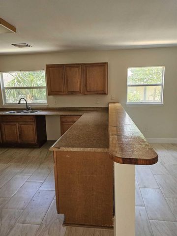 2013 SE Dock Street, West Palm Beach, FL 33401