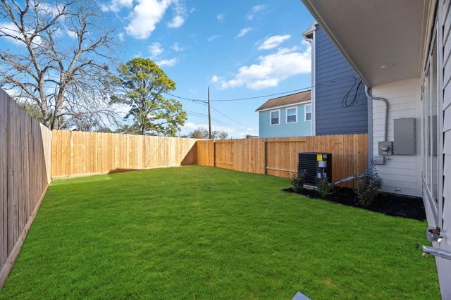 1121 E 24th Street, Houston, TX 77009