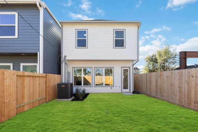 1121 E 24th Street, Houston, TX 77009