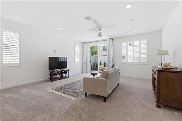 2240 Borealis Cir, Roseville, CA 95747