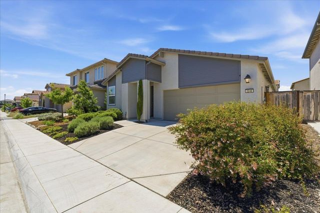 2240 Borealis Cir, Roseville, CA 95747