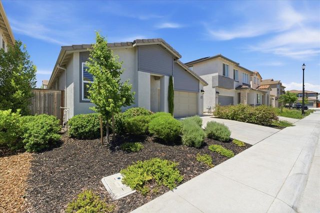 2240 Borealis Cir, Roseville, CA 95747