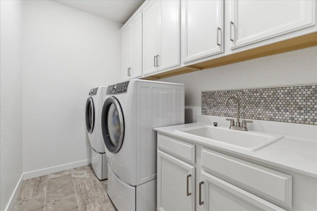 2240 Borealis Cir, Roseville, CA 95747