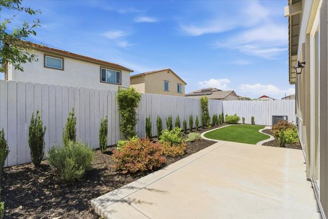 2240 Borealis Cir, Roseville, CA 95747