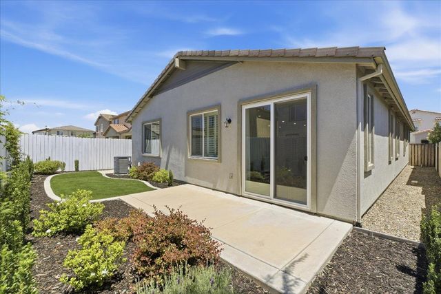 2240 Borealis Cir, Roseville, CA 95747