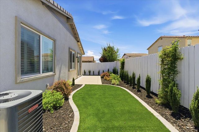 2240 Borealis Cir, Roseville, CA 95747