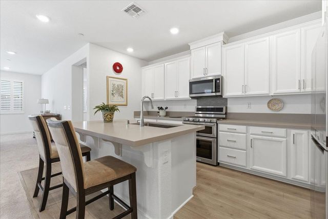 2240 Borealis Cir, Roseville, CA 95747
