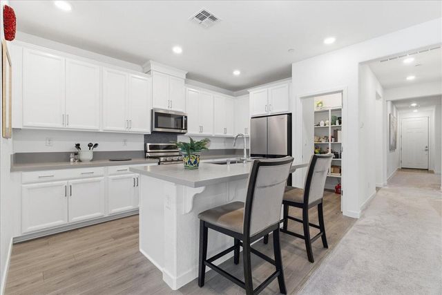 2240 Borealis Cir, Roseville, CA 95747