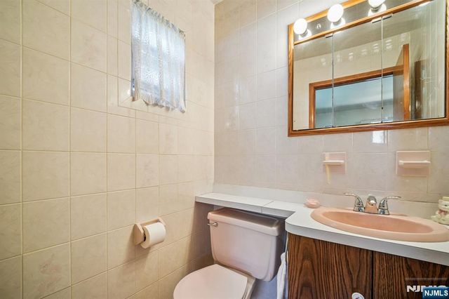 31 Michael Drive, Wayne, NJ 07470