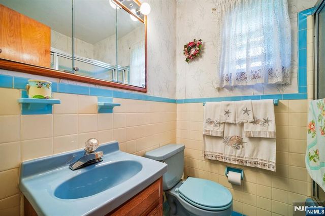 31 Michael Drive, Wayne, NJ 07470