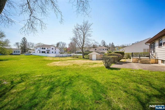 31 Michael Drive, Wayne, NJ 07470