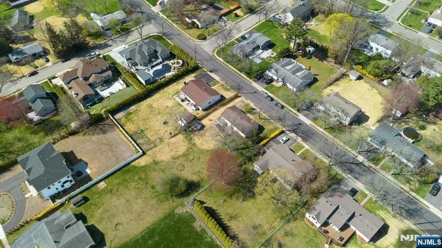 31 Michael Drive, Wayne, NJ 07470