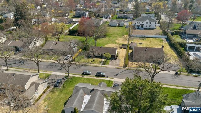 31 Michael Drive, Wayne, NJ 07470
