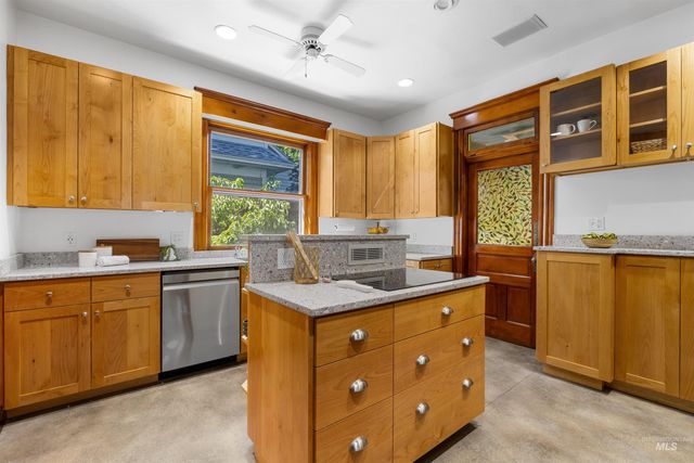 1005 N N 12th St, Boise, ID 83702