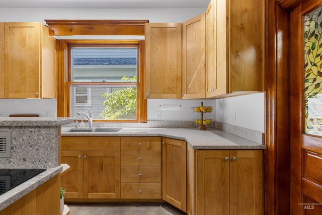 1005 N N 12th St, Boise, ID 83702