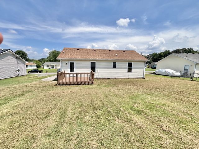 588 Joshua Dr, Clarksville, TN 37042