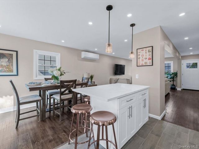 10514 Van Wyck Expressway, Richmond Hill S., NY 11419