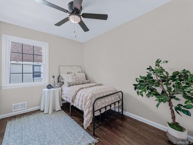 10514 Van Wyck Expressway, Richmond Hill S., NY 11419