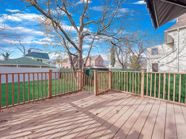 10514 Van Wyck Expressway, Richmond Hill S., NY 11419