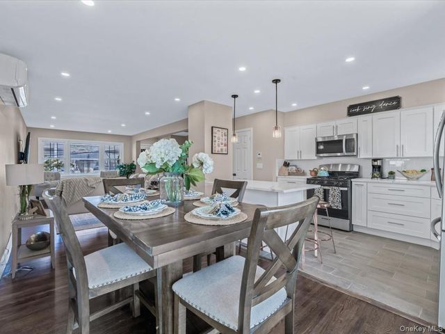 10514 Van Wyck Expressway, Richmond Hill S., NY 11419