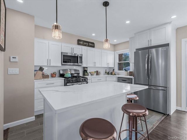 10514 Van Wyck Expressway, Richmond Hill S., NY 11419