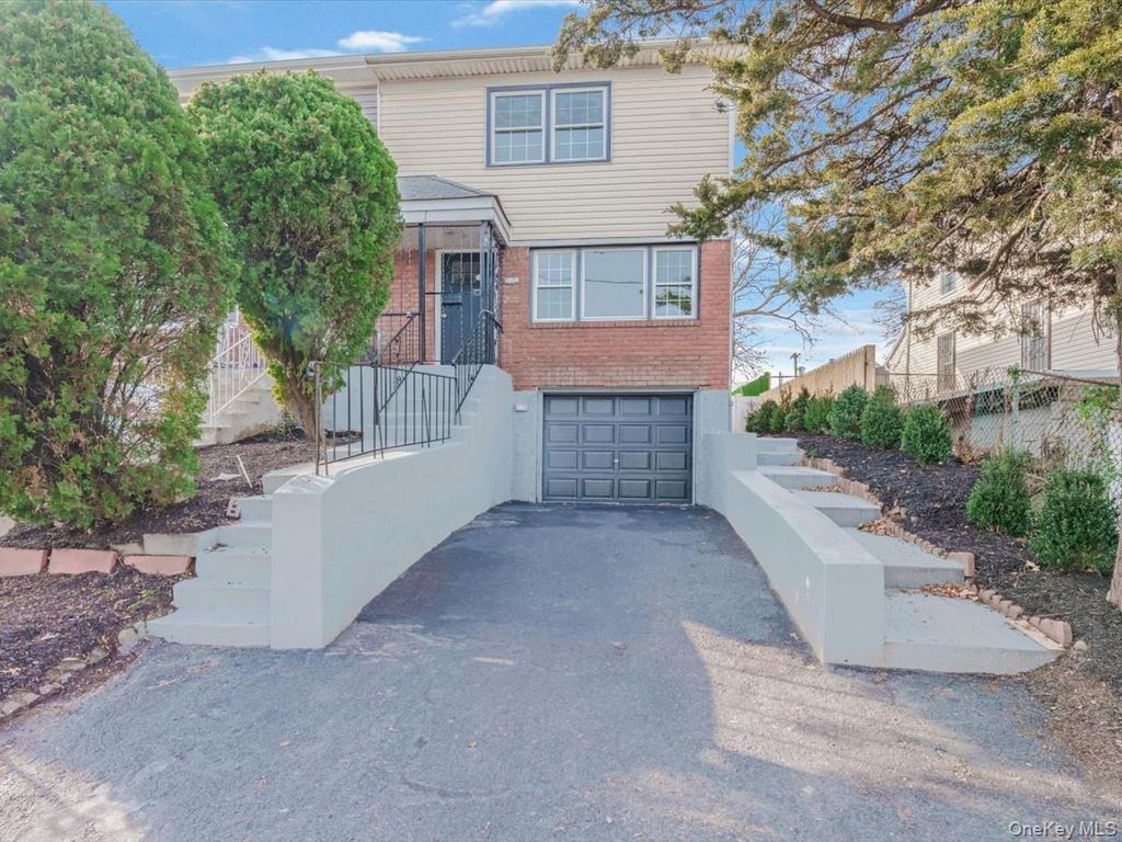 10514 Van Wyck Expressway, Richmond Hill S., NY 11419