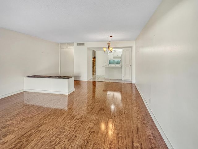 390 Golfview Road G, North Palm Beach, FL 33408