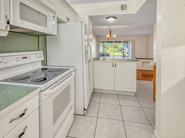 390 Golfview Road G, North Palm Beach, FL 33408