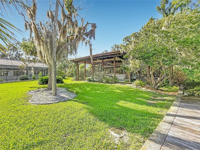 536 NW 9TH AVENUE, Crystal River, FL 34428