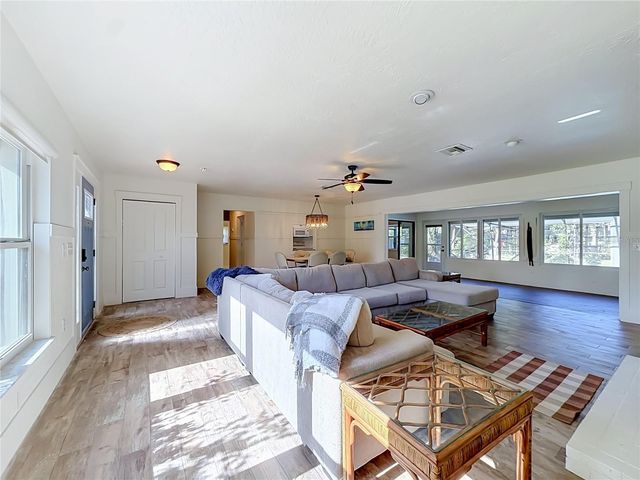536 NW 9TH AVENUE, Crystal River, FL 34428