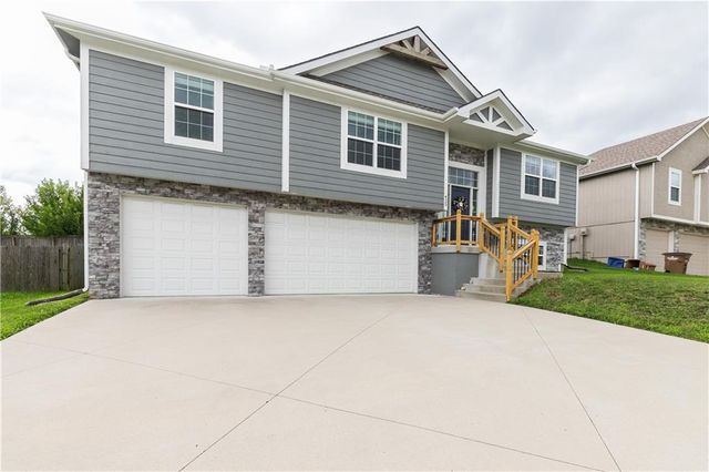 425 Spring Branch Drive, Raymore, MO 64083