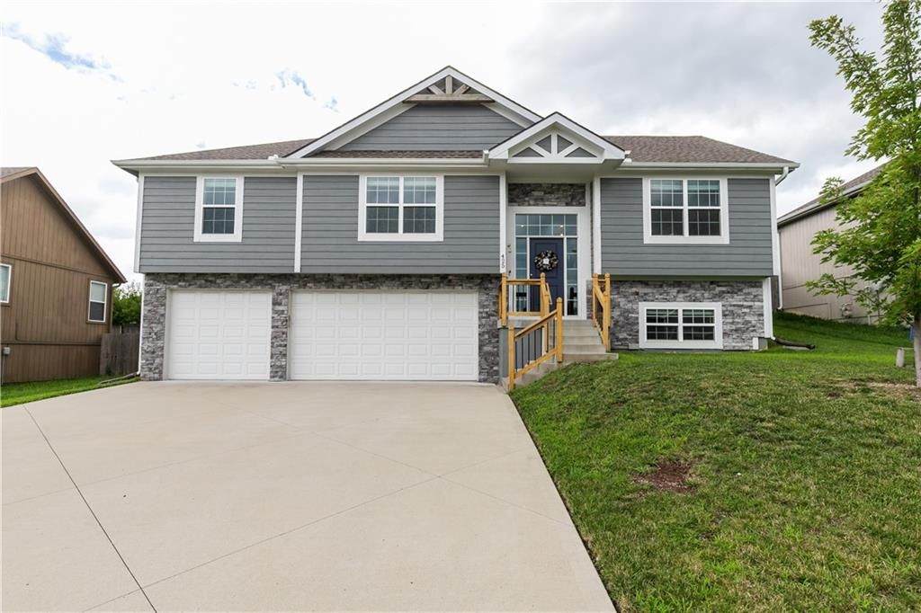 425 Spring Branch Drive, Raymore, MO 64083