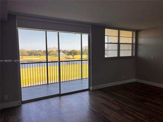 3100 W Rolling Hills Cir 403, Davie, FL 33328