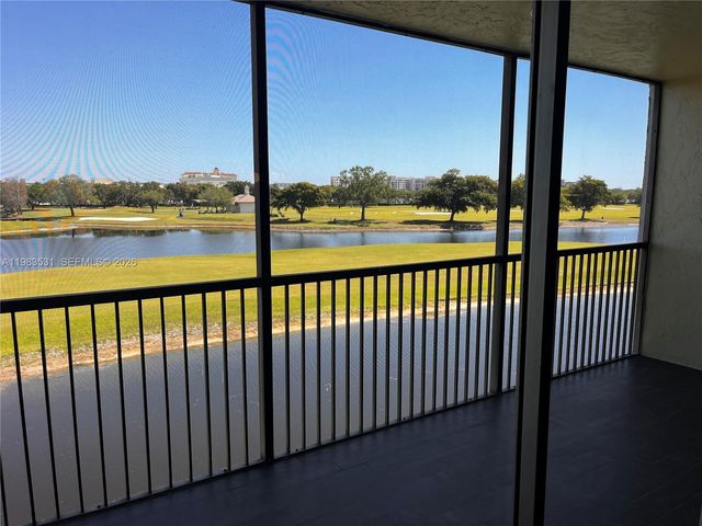 3100 W Rolling Hills Cir 403, Davie, FL 33328