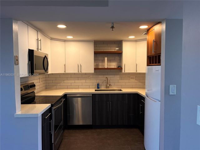 3100 W Rolling Hills Cir 403, Davie, FL 33328