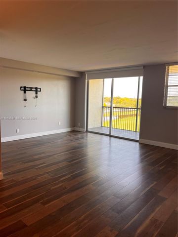 3100 W Rolling Hills Cir 403, Davie, FL 33328