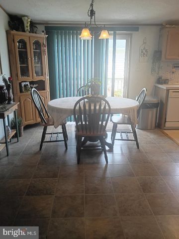 822 SUNNY LN, Gap, PA 17527