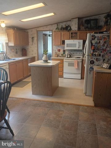 822 SUNNY LN, Gap, PA 17527