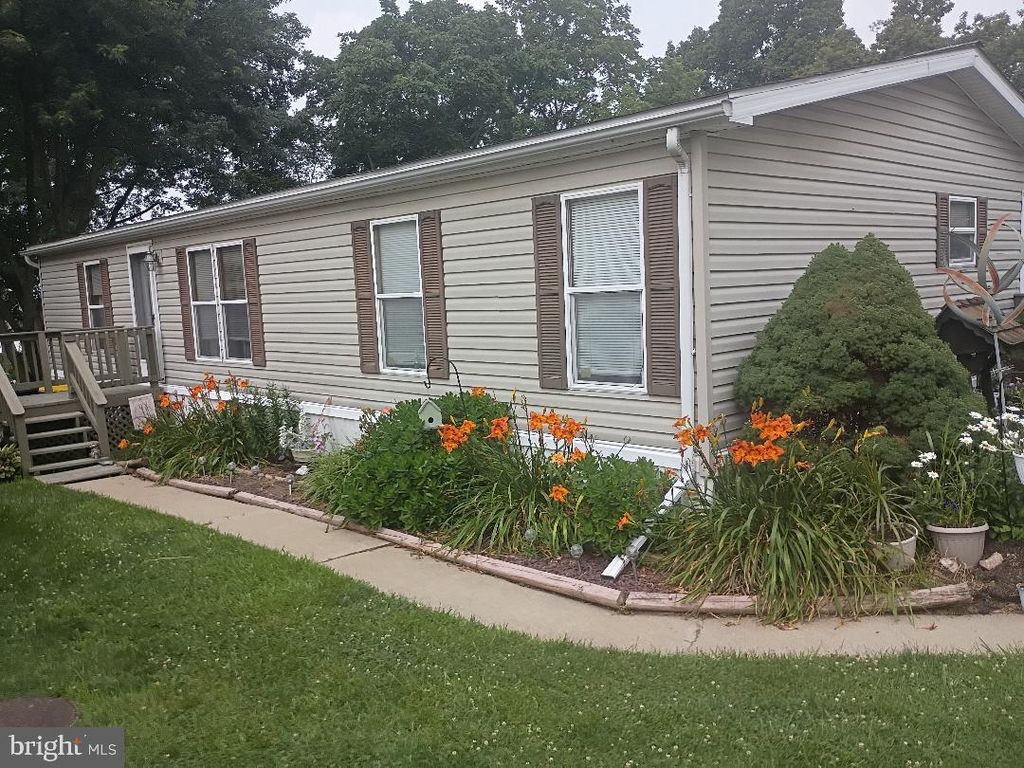 822 SUNNY LN, Gap, PA 17527