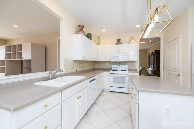 467 Bluebird Drive, Monroe, NJ 08831