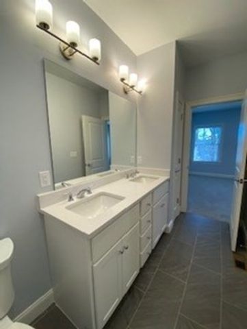 165 Cambridge Rd 13, Woburn, MA 01801