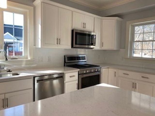 165 Cambridge Rd 13, Woburn, MA 01801