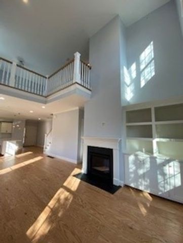 165 Cambridge Rd 13, Woburn, MA 01801