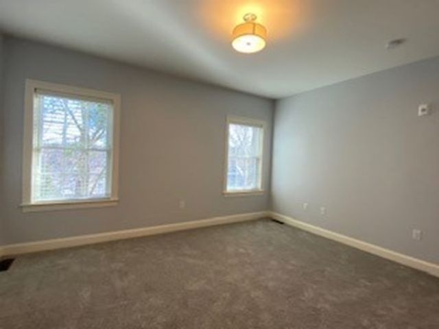 165 Cambridge Rd 13, Woburn, MA 01801